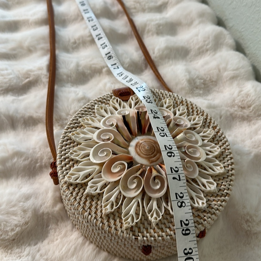 Round rattan seashell bag - Picture 9 of 11